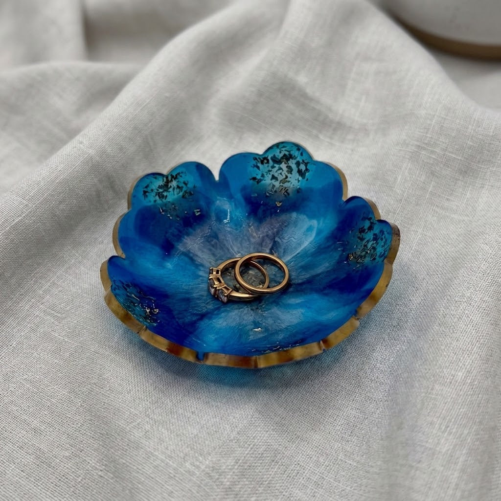 Handcrafted Scalloped Petal Resin Trinket Dish and Jewelry/Ring Holder