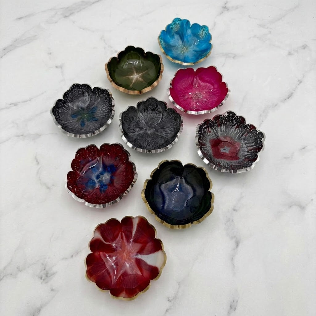Handcrafted Scalloped Petal Resin Trinket Dish and Jewelry/Ring Holder